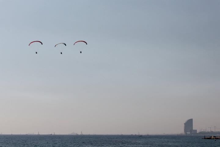 Volando en las playas de Barcelona